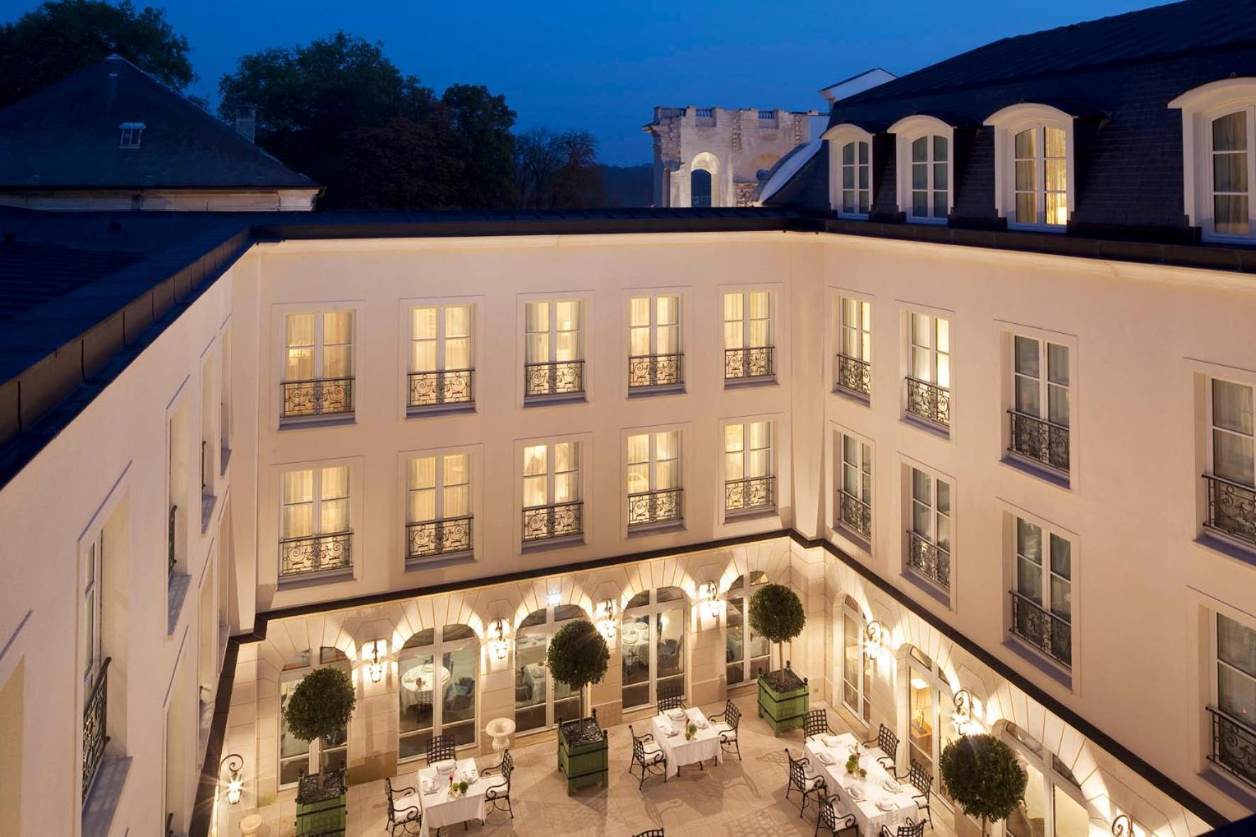 Auberge Du Jeu De Paume Chantilly Exterior photo